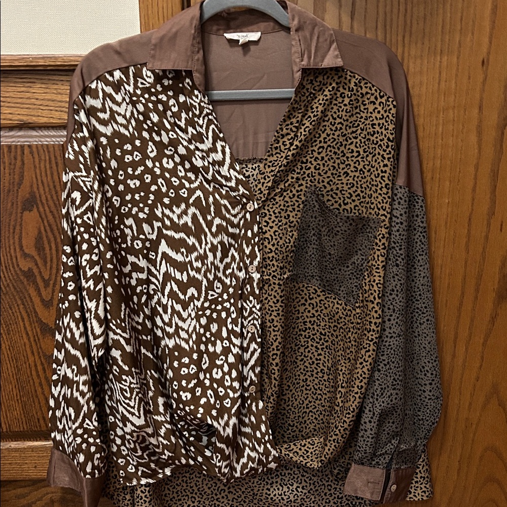 Easel Brown Animal Print Blouse